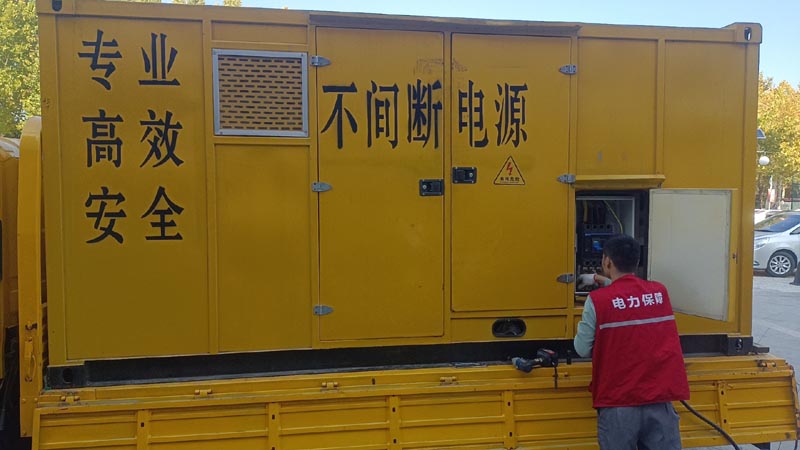 永泰柴油发电机组和UPS电源配合使用时，如何避免切换过程中的电力中断？